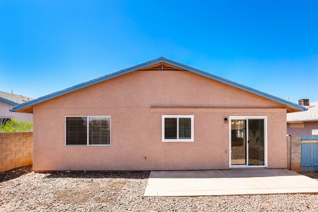 Building Photo - 9009 E Kinross Dr