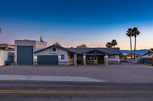 Building Photo - 1984 Palo Verde Blvd N