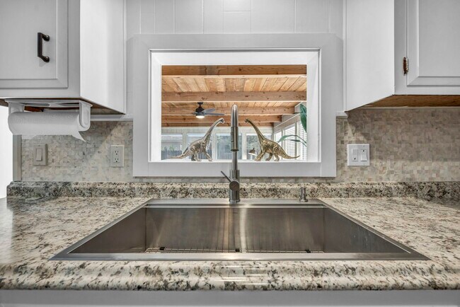 Building Photo - 405 Gregory Way