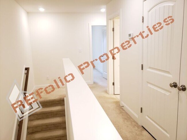 Building Photo - Elegant 3 Bedroom 2.5 Bath 1-Car Garage To...