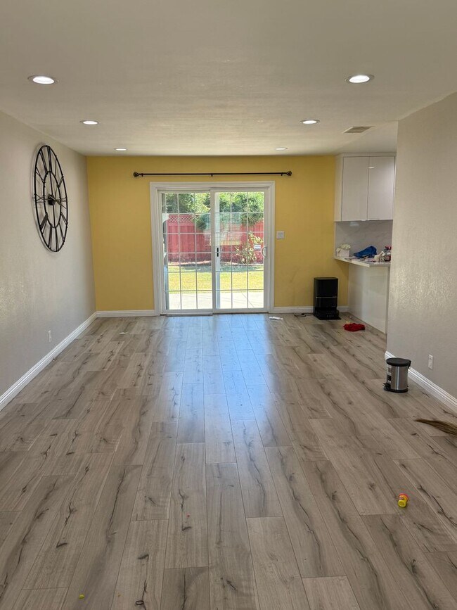 Building Photo - 3,750 / Remodeled 3BR/2BA Single-Story Home in Fremont!