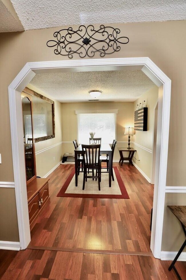 Building Photo - 2415 Edmunds Dr