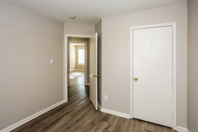 Building Photo - 10433 Battle Ct