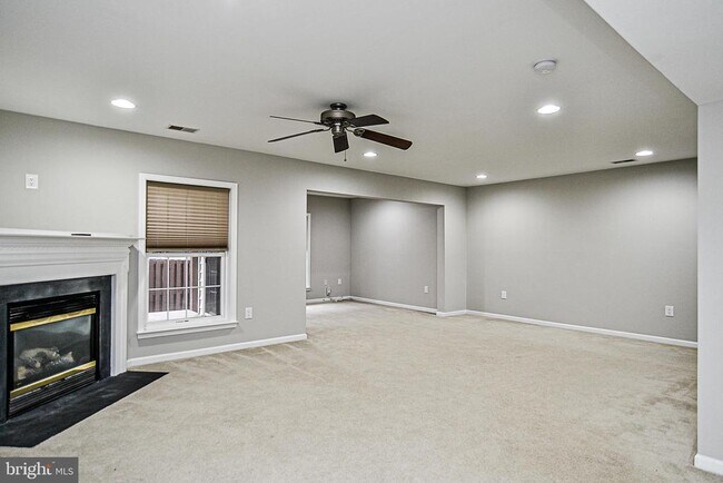 Building Photo - 4654 Hummingbird Ln
