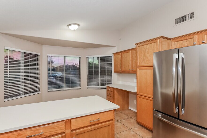 Building Photo - 118 W Tumbleweed Ct