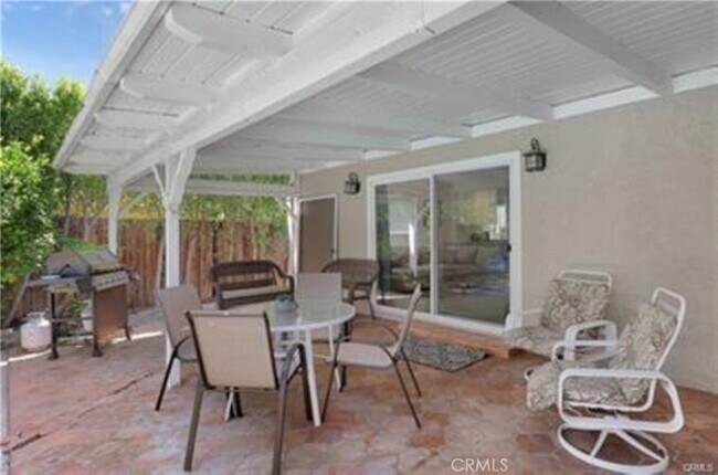 Building Photo - 22335 Kittridge St