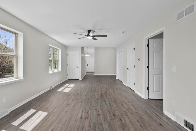 Building Photo - 640 Tower Dr