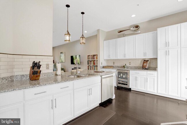 Building Photo - 2004 Potomac Ave