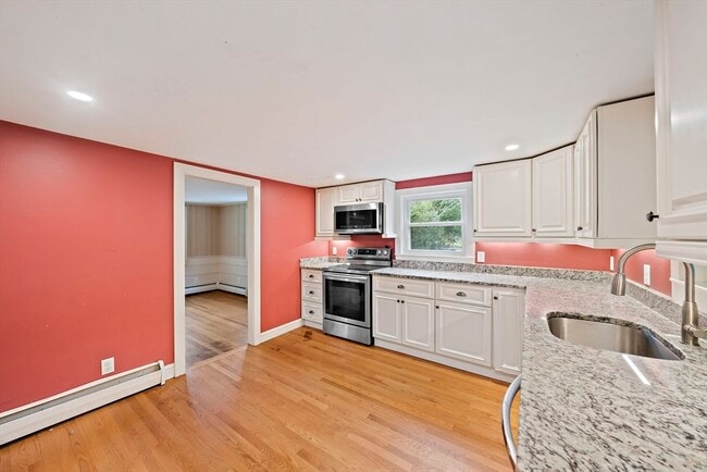 Building Photo - 334 N Main St