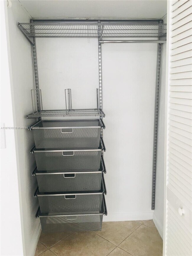 Building Photo - 1408 Brickell Bay Dr