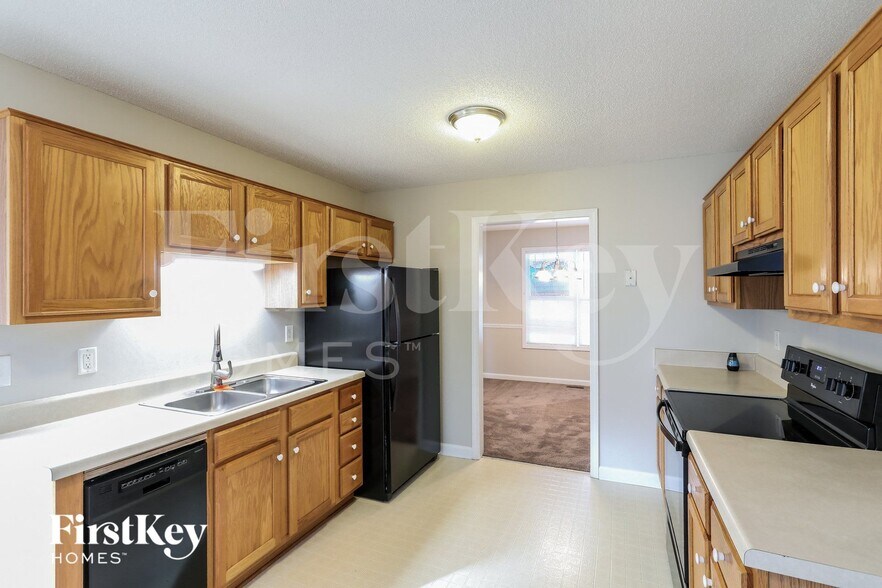 Building Photo - 3240 Hilltop Cir