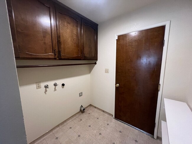 Building Photo - Single story home located in Lakewood Elementary School District!