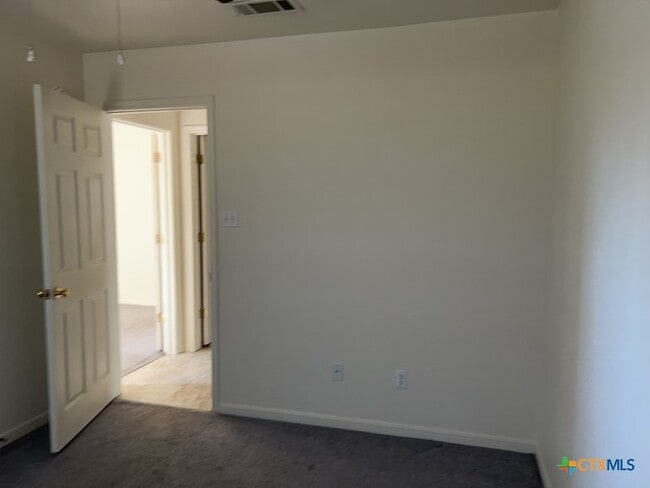 Building Photo - 105 W Truman Ave