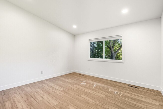 Building Photo - 2630 Davidson Dr