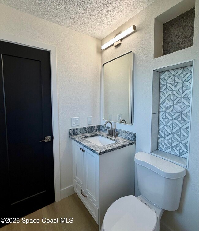 Building Photo - 557 Chantilly Dr