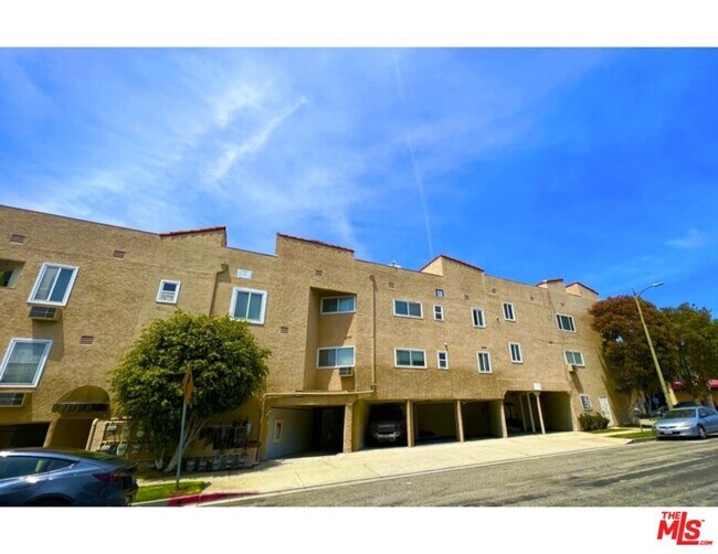 Building Photo - 11670 W Sunset Blvd