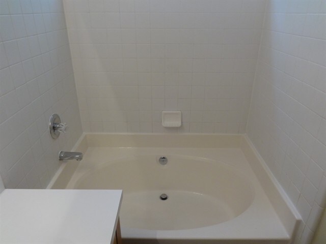 Building Photo - 325 Willow Green Dr