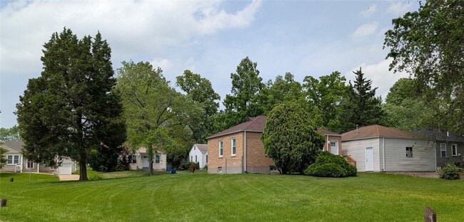 Building Photo - 190 St Luke Dr