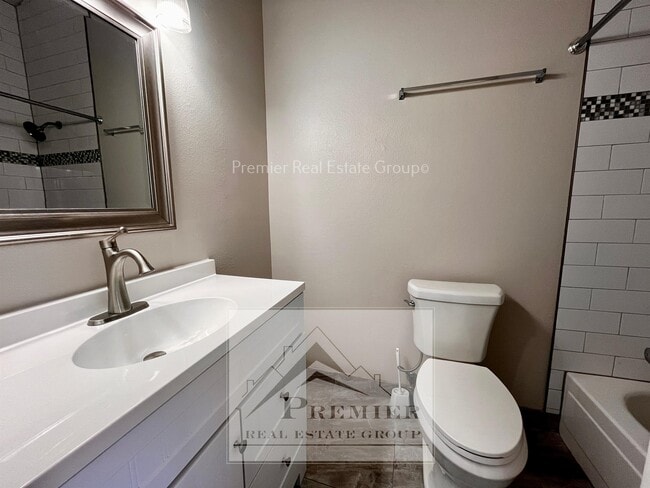 Building Photo - 806 London Green Way