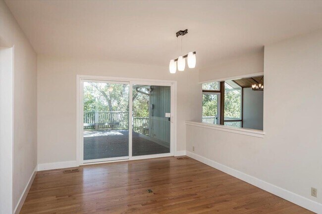 Building Photo - 13434 Old Oak Way