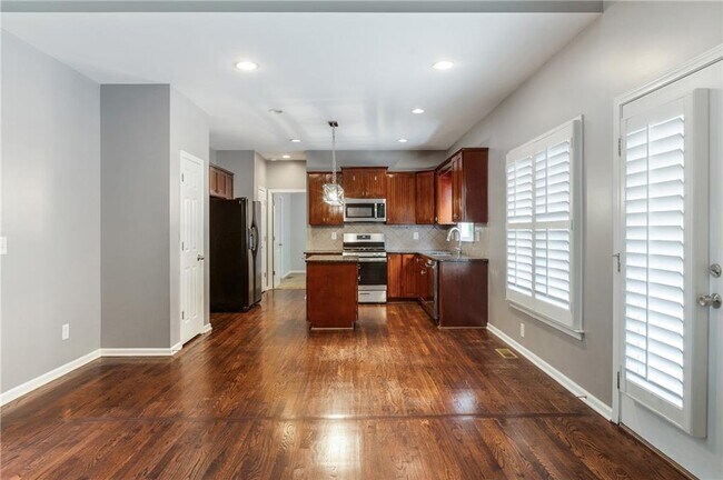 Building Photo - 51 Pine Way