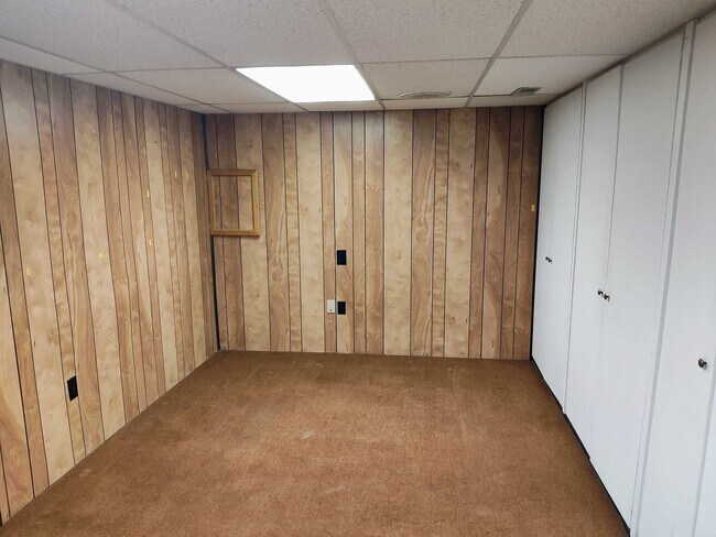 Building Photo - 3 Bd 2 Bath Over 2500 sq ft in Sandy