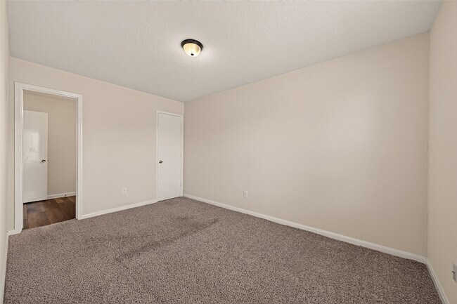 Building Photo - 14837 Peachmeadow Ln