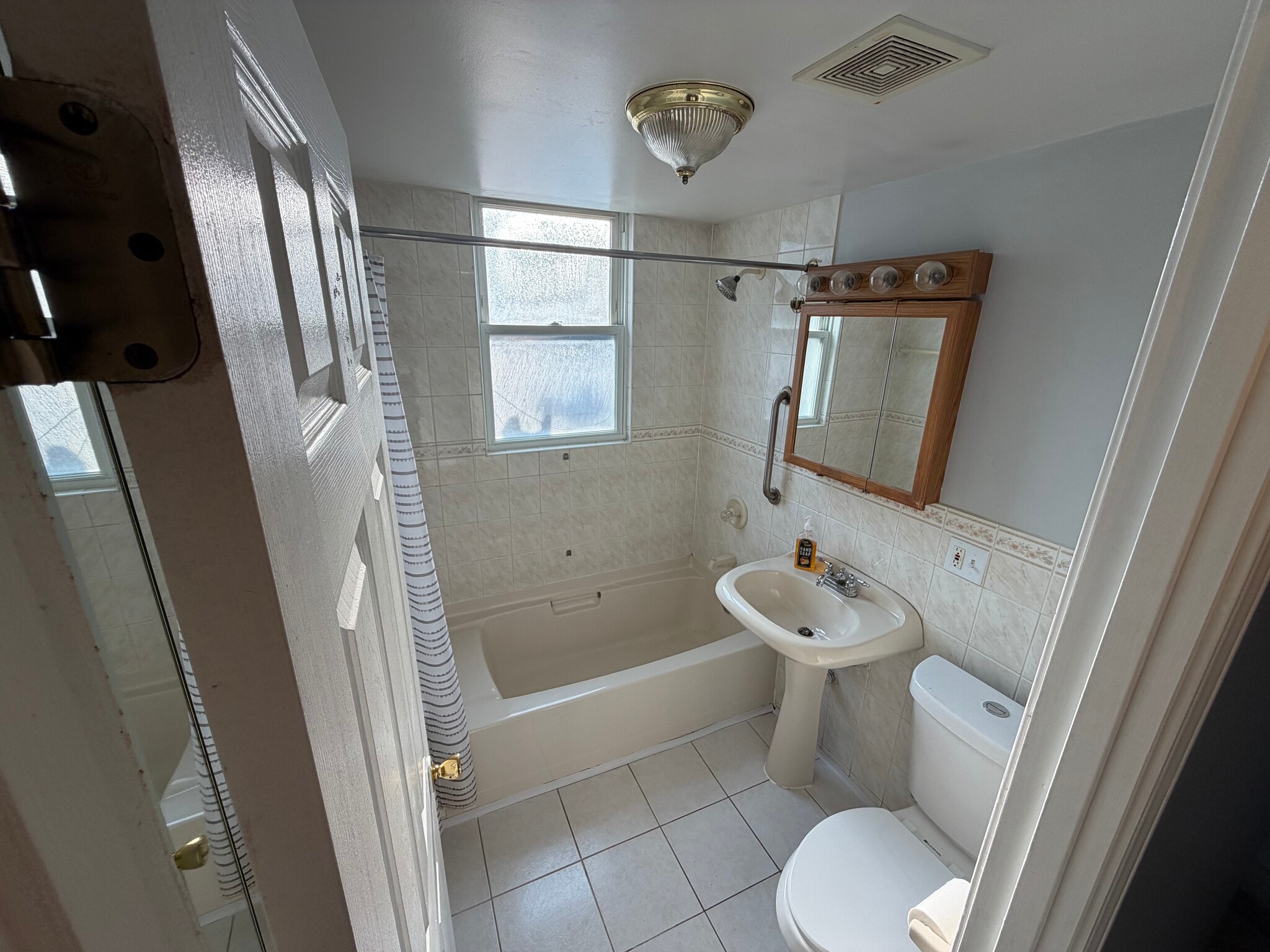 Bathroom - 4710 W Jackson Blvd