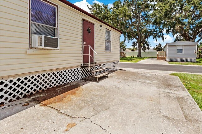 Primary Photo - 1221 N Valrico Rd