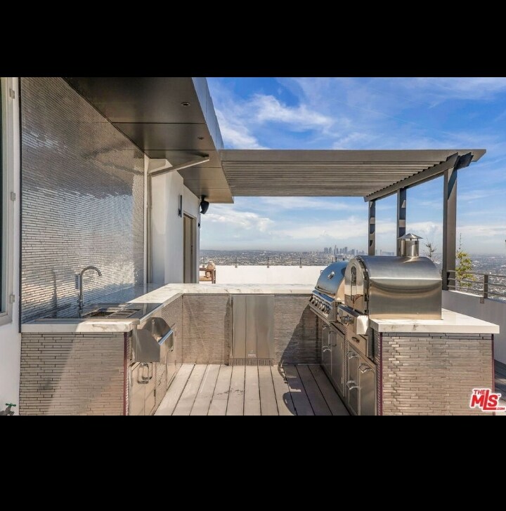 Building Photo - 1610 Viewmont Dr