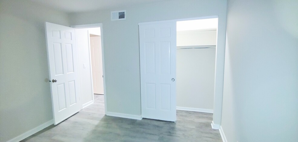 Master Bedroom - 9750 Bunker Hill Ln