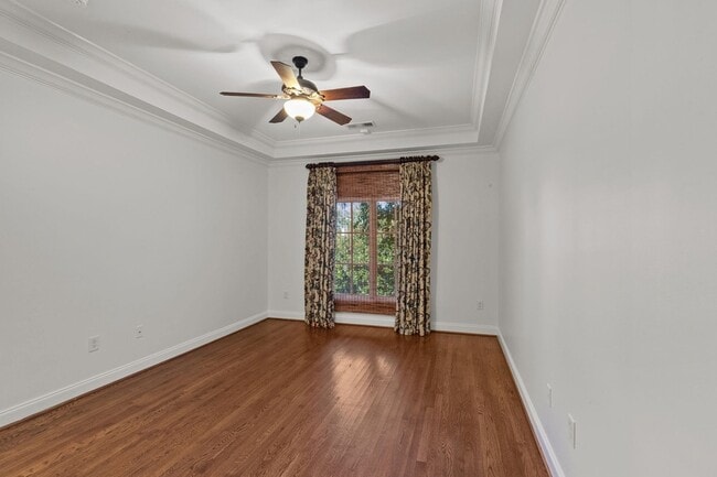 Building Photo - 2019 Overhill Dr