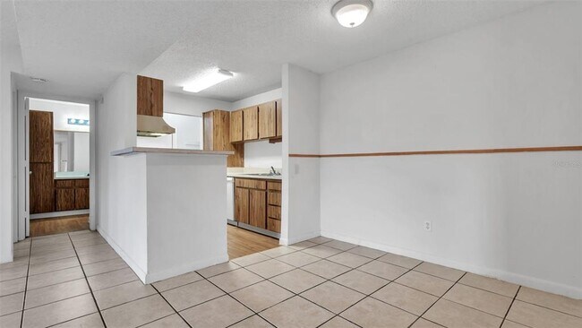 Building Photo - 455 Alt 19