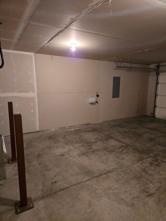 Building Photo - Zero Step Rancher in Deer Park