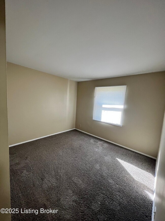 Building Photo - 536 Crestwood Rd