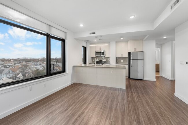 Building Photo - 957 Broadway