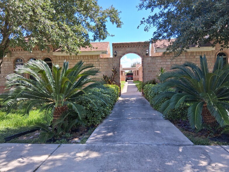 Building Photo - 1802 Upland Dr