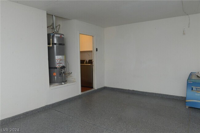 Building Photo - 6527 Tulip Garden Dr
