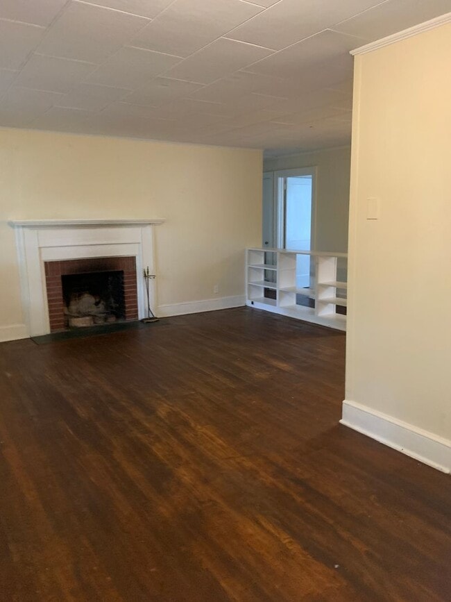 Building Photo - 225 Pine St