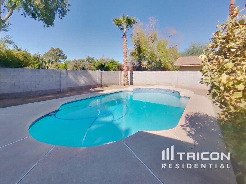 Building Photo - 1726 N Summer Cir