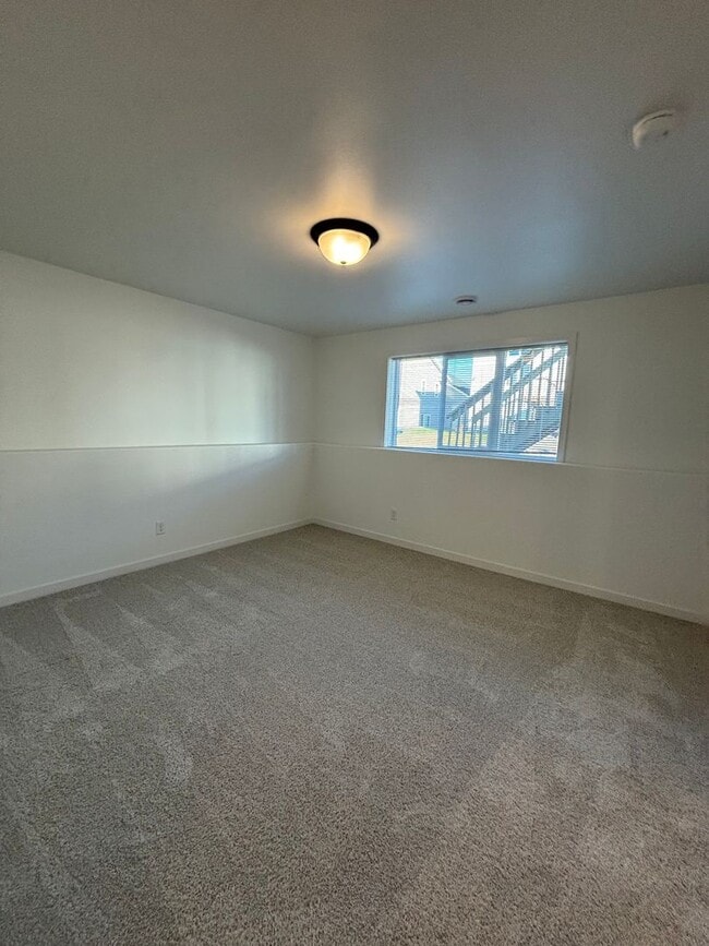 Building Photo - 3 Bed 3 Bath Townhome