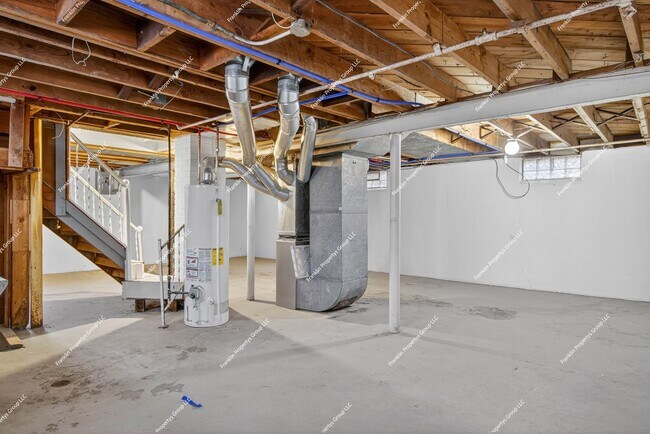 Building Photo - Charming Recently Renovated 3-Bedroom Bungalow in Detroit!