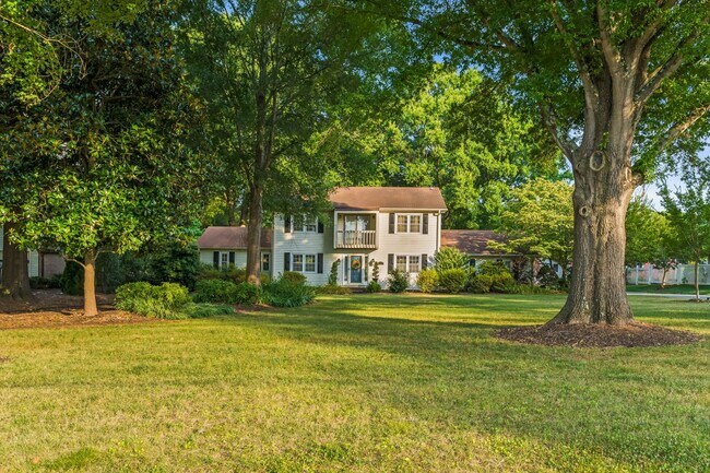 Building Photo - 4BR Golf Course Home in Bermuda Run with EV Charger