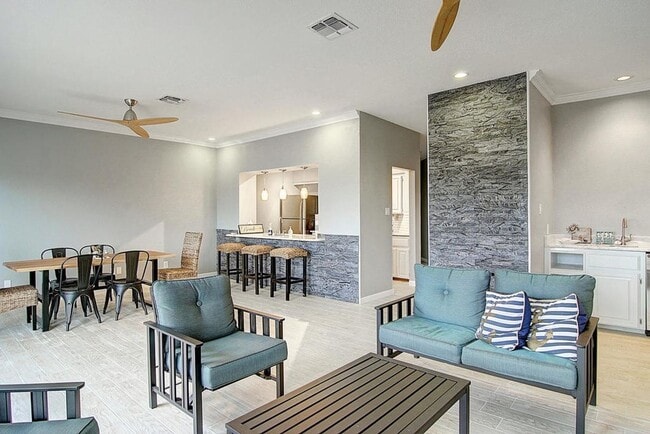Building Photo - 15302 Bonasse Ct