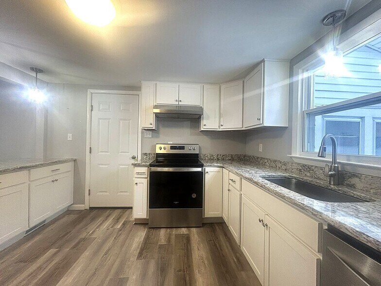 Building Photo - 3 Wills Dr