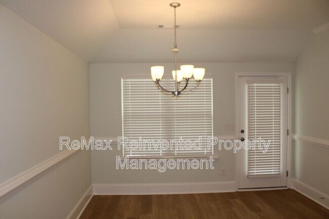 Building Photo - 921 Holbrook Dr