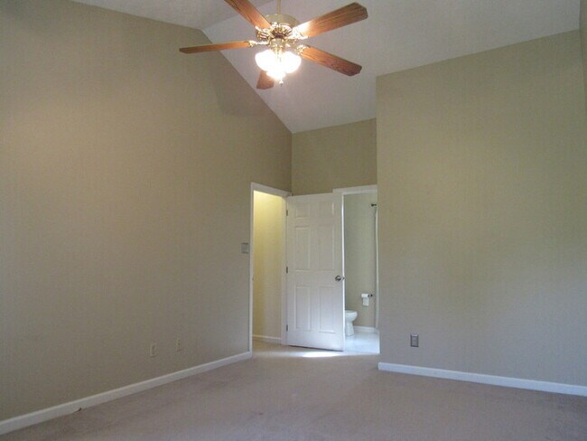 Building Photo - 3-Bedroom Cedar Bluff home available November 2024