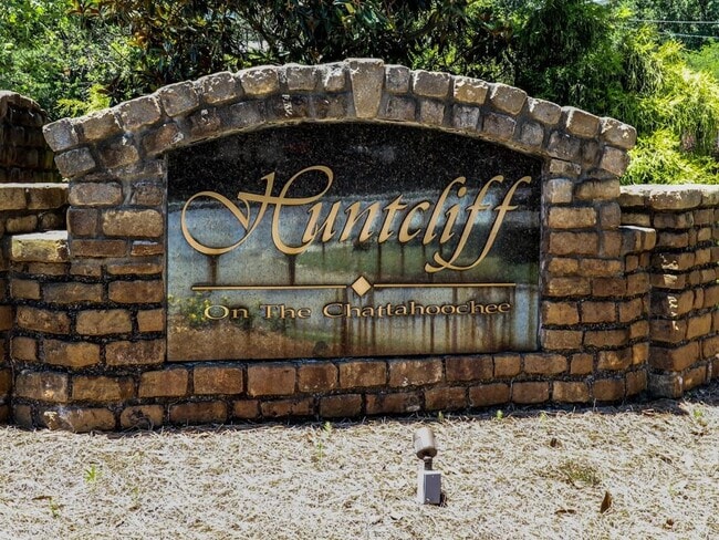 Building Photo - 120 Huntcliff Point NE