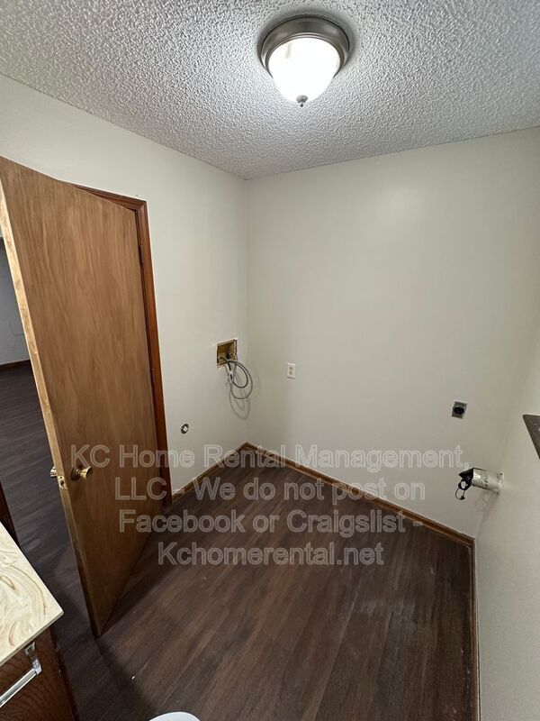 Building Photo - 225 Ottawa St