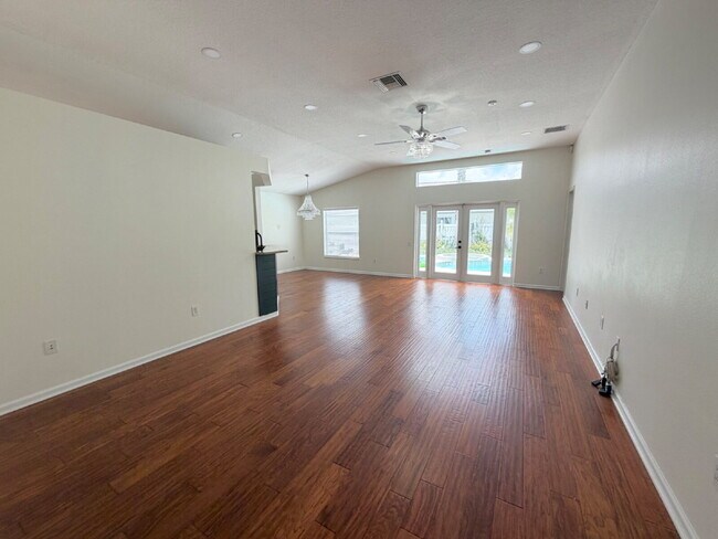 Building Photo - "Pool home! 3-Bed, 2-Bath Haven in Wesley Chapel"